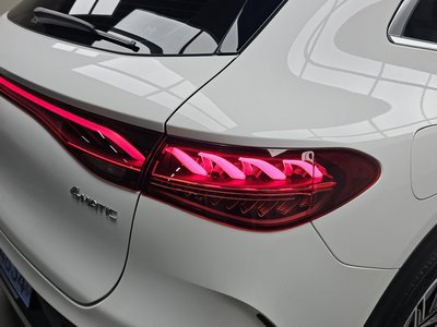 MERCEDES-BENZ EQE - 10