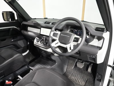 LAND ROVER DEFENDER - 9