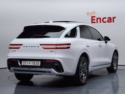صورة 4 لـ 2022 Genesis GV70