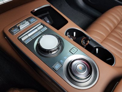صورة 9 لـ 2022 Genesis GV70