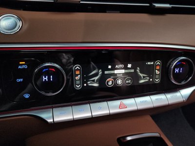 2022 Genesis GV70 — миниатюра 16