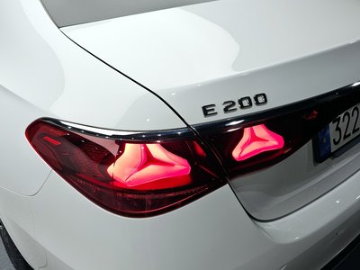 MERCEDES-BENZ E-CLASS - 10
