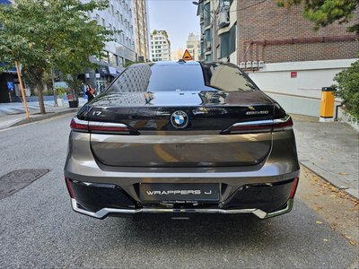 BMW I7