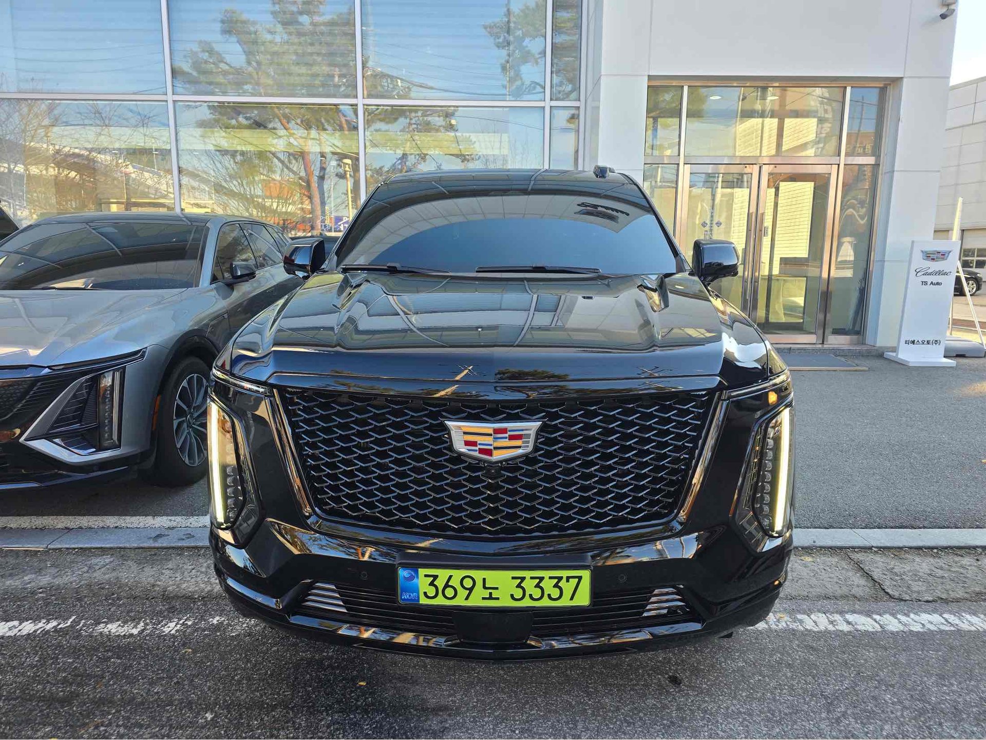 CADILLAC ESCALADE 5TH GENERATION - View 1