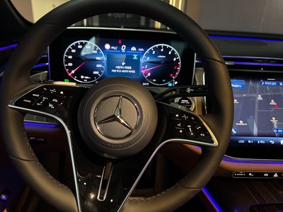 MERCEDES-BENZ E-CLASS - 4