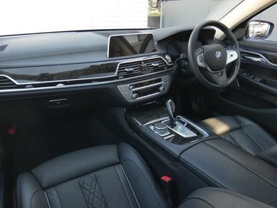 BMW 7 SERIES - 8