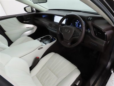 صورة مصغرة 12 لـ 2017 Lexus LS