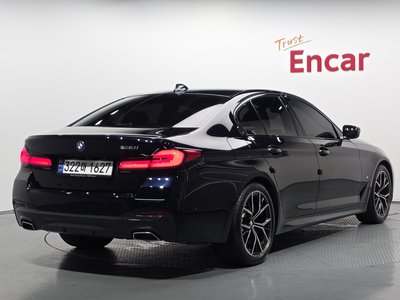 2023 BMW 5 SERIES photo 3