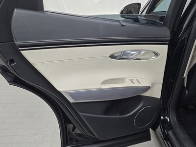 2023 Genesis GV70 — миниатюра 15