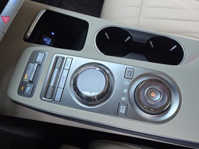 2023 Genesis GV70 — миниатюра 12