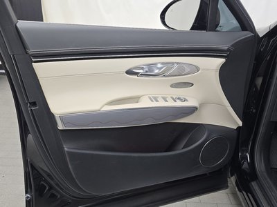 2023 Genesis GV70 — миниатюра 14