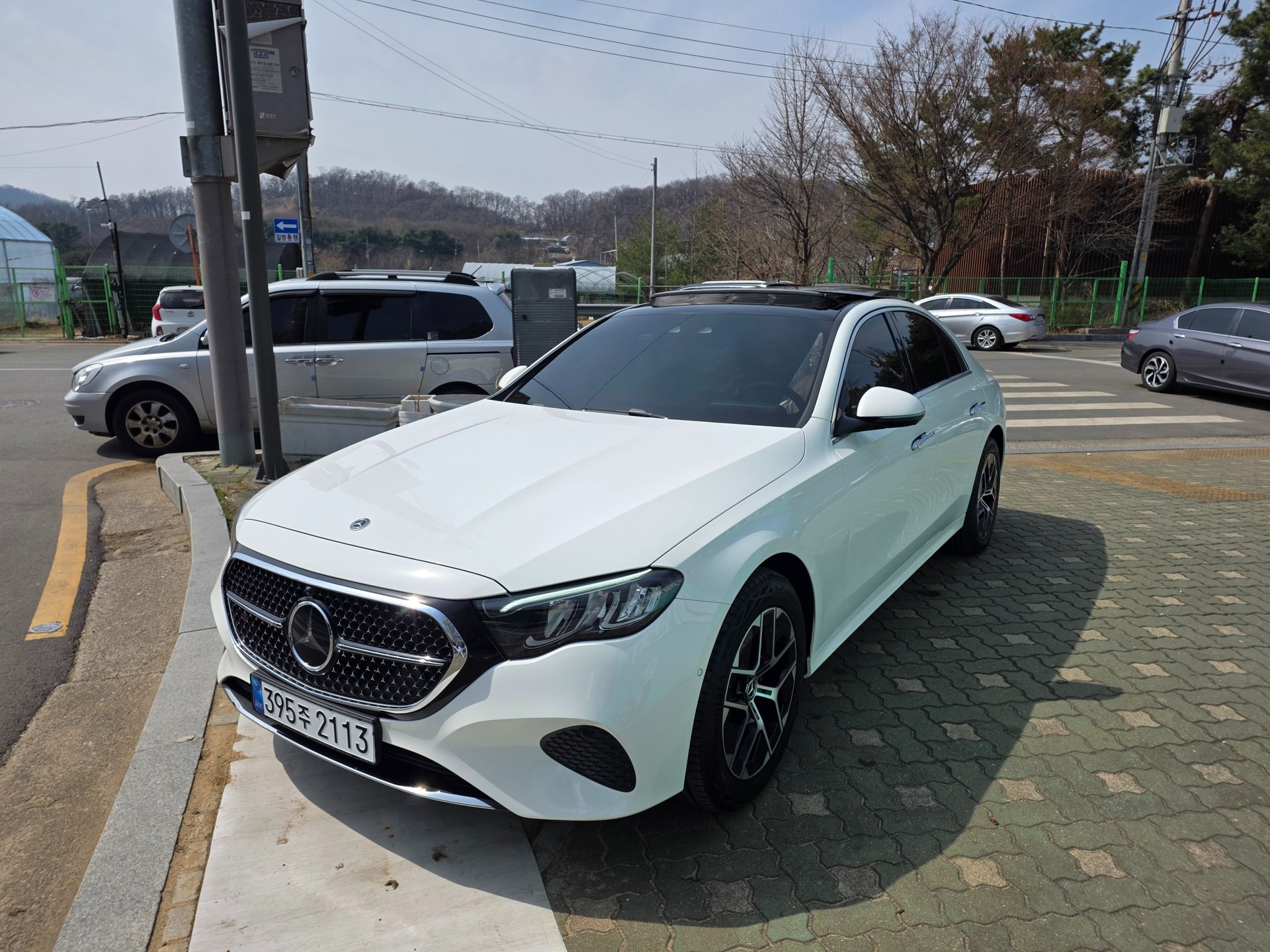 MERCEDES-BENZ E-CLASS - View 1