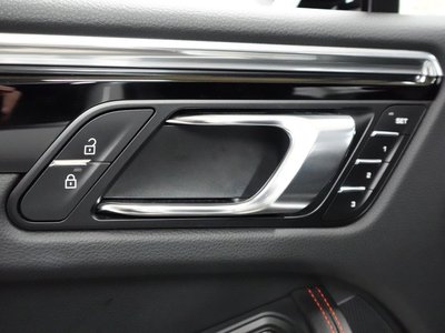 2025 Porsche MACAN 缩略图 21