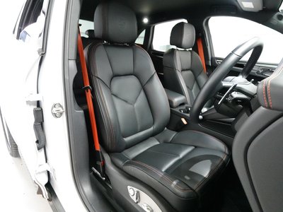 PORSCHE MACAN - 5
