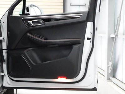 PORSCHE MACAN - 7