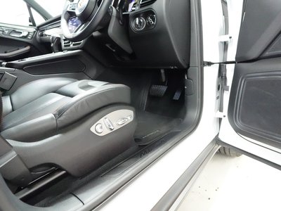 PORSCHE MACAN - 6