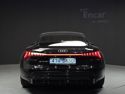 AUDI E-TRON GT - 4