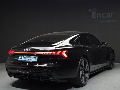 AUDI E-TRON GT - 3