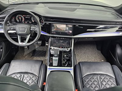 AUDI Q8 - 5