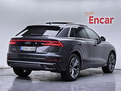 AUDI Q8 - 3