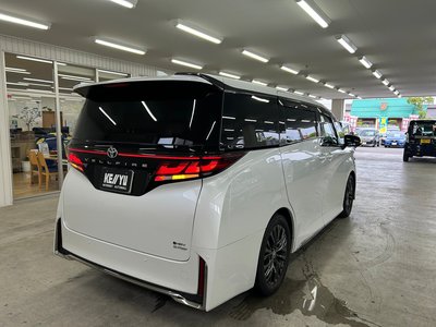 TOYOTA VELLFIRE - 4