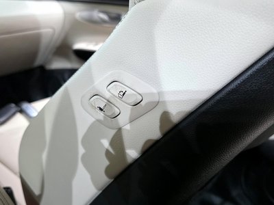 2021 Genesis GV70 thumbnail 32