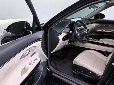 2021 Genesis GV70 thumbnail 13