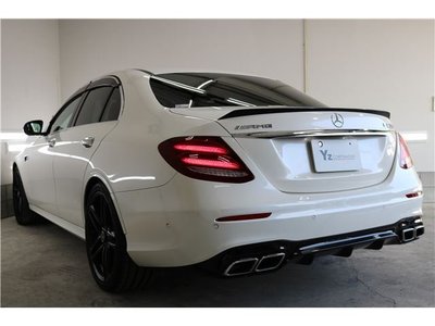 MERCEDES-BENZ E-CLASS - 4