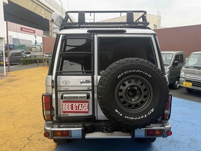 TOYOTA LAND CRUISER 70 - 5