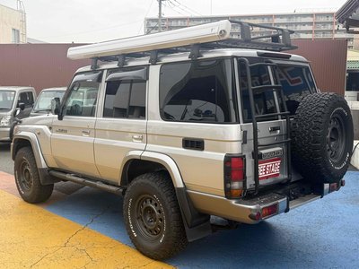 TOYOTA LAND CRUISER 70 - 6