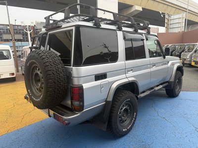 TOYOTA LAND CRUISER 70 - 7