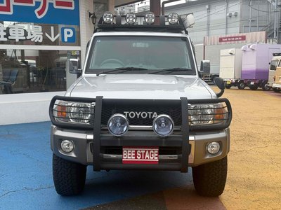 TOYOTA LAND CRUISER 70 - 3