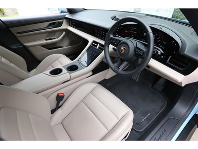 2022 Porsche TAYCAN photo 10