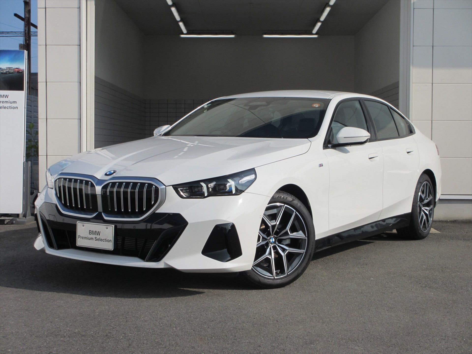 BMW 5 SERIES - View 1