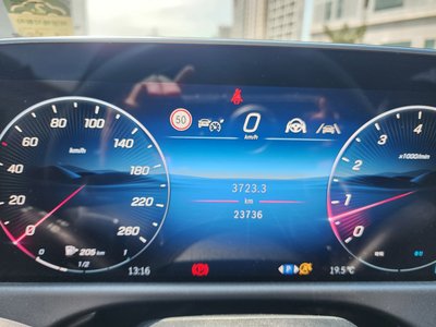 MERCEDES-BENZ E-CLASS - 8