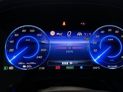 MERCEDES-BENZ EQS - 8