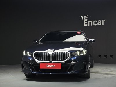 2026 BMW 5 SERIES 照片 2