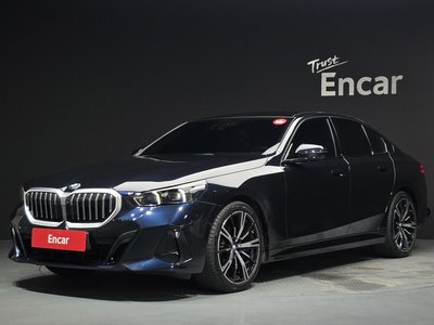 2026 BMW 5 SERIES 照片 1