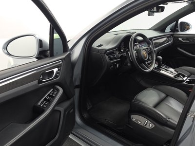 PORSCHE MACAN - 10