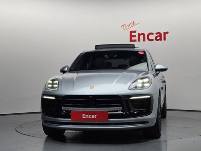 PORSCHE MACAN - 2