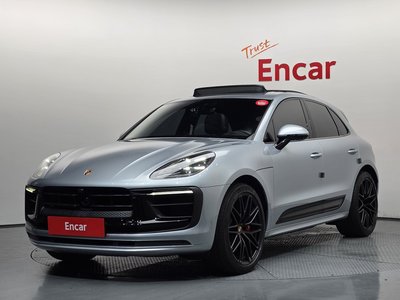 PORSCHE MACAN - 1