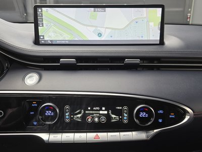 2022 Genesis GV70 thumbnail 14