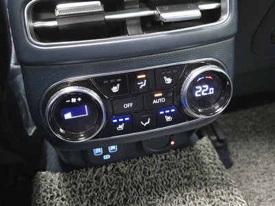 2022 Genesis GV70 thumbnail 17