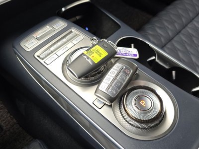 صورة 9 لـ 2022 Genesis GV70