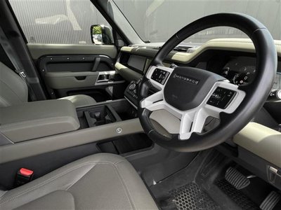 LAND ROVER DEFENDER - 7