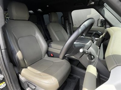 LAND ROVER DEFENDER - 9