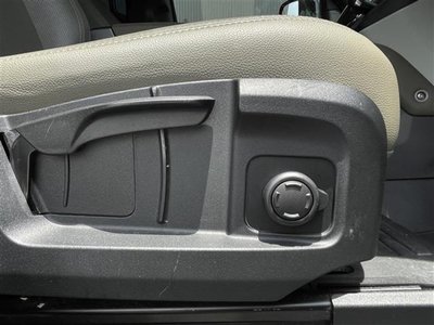 LAND ROVER DEFENDER - 8