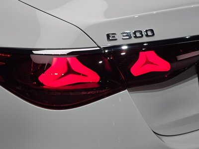 MERCEDES-BENZ E-CLASS - 10