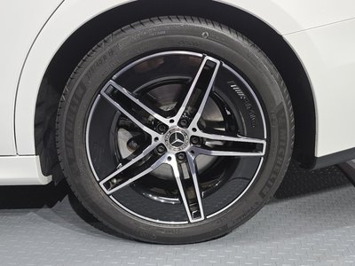 MERCEDES-BENZ E-CLASS - 8