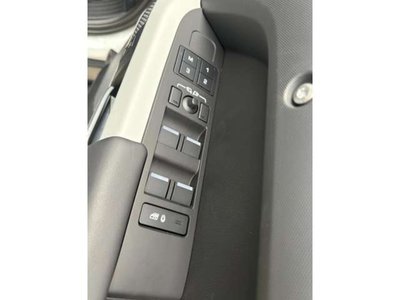 LAND ROVER DEFENDER - 9